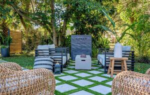 Walkable Downtown Vero Beach Retreat with Private Outdoor Soaking Tub - Vero Beach, Florida