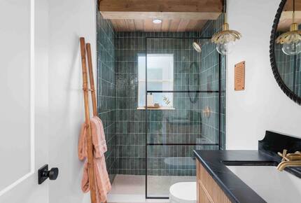 Walkable Downtown Vero Beach Retreat with Private Outdoor Soaking Tub - Vero Beach, Florida