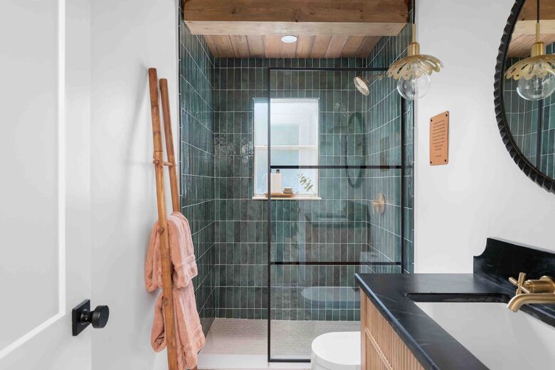 Walkable Downtown Vero Beach Retreat with Private Outdoor Soaking Tub - Vero Beach, Florida