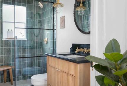 Walkable Downtown Vero Beach Retreat with Private Outdoor Soaking Tub - Vero Beach, Florida