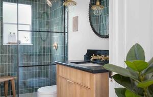 Walkable Downtown Vero Beach Retreat with Private Outdoor Soaking Tub - Vero Beach, Florida