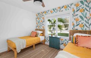 Walkable Downtown Vero Beach Retreat with Private Outdoor Soaking Tub - Vero Beach, Florida