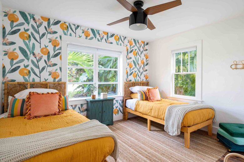 Walkable Downtown Vero Beach Retreat with Private Outdoor Soaking Tub - Vero Beach, Florida