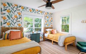 Walkable Downtown Vero Beach Retreat with Private Outdoor Soaking Tub - Vero Beach, Florida