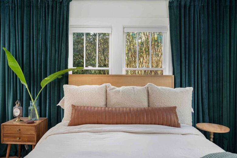 Walkable Downtown Vero Beach Retreat with Private Outdoor Soaking Tub - Vero Beach, Florida