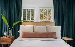 Walkable Downtown Vero Beach Retreat with Private Outdoor Soaking Tub - Vero Beach, Florida