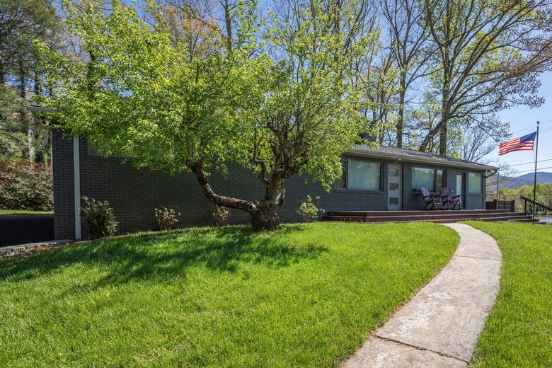Modern Black Mountain Home Across from Lake Tomahawk - Black Mountain, North Carolina