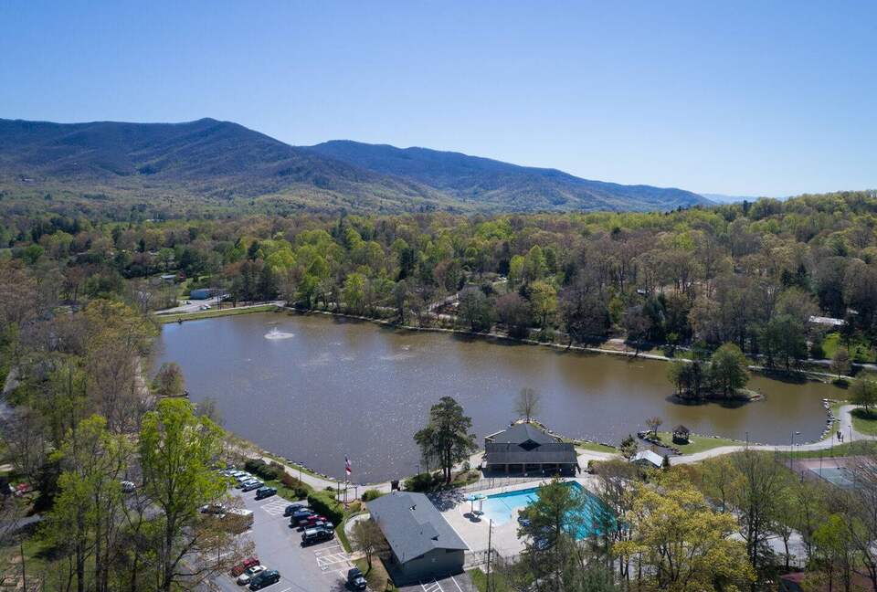Modern Black Mountain Home Across from Lake Tomahawk - Black Mountain, North Carolina