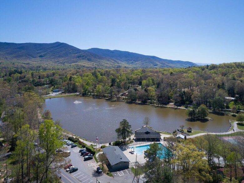 Modern Black Mountain Home Across from Lake Tomahawk - Black Mountain, North Carolina