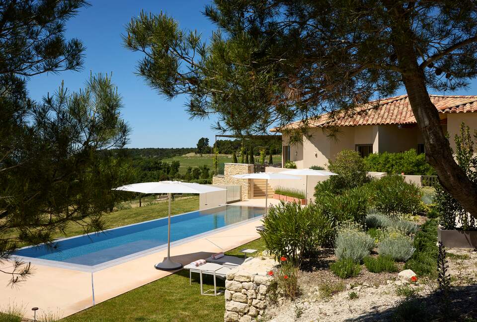 Luberon Modernist Villa - Murs, France