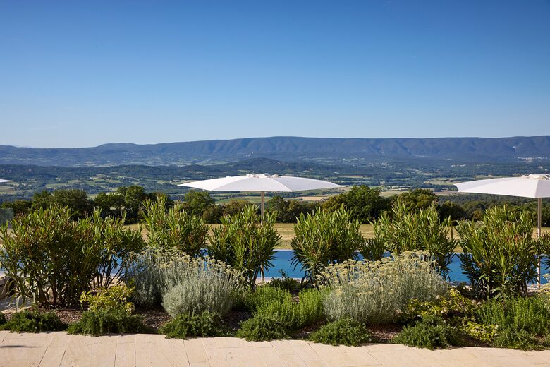 Luberon Modernist Villa - Murs, France