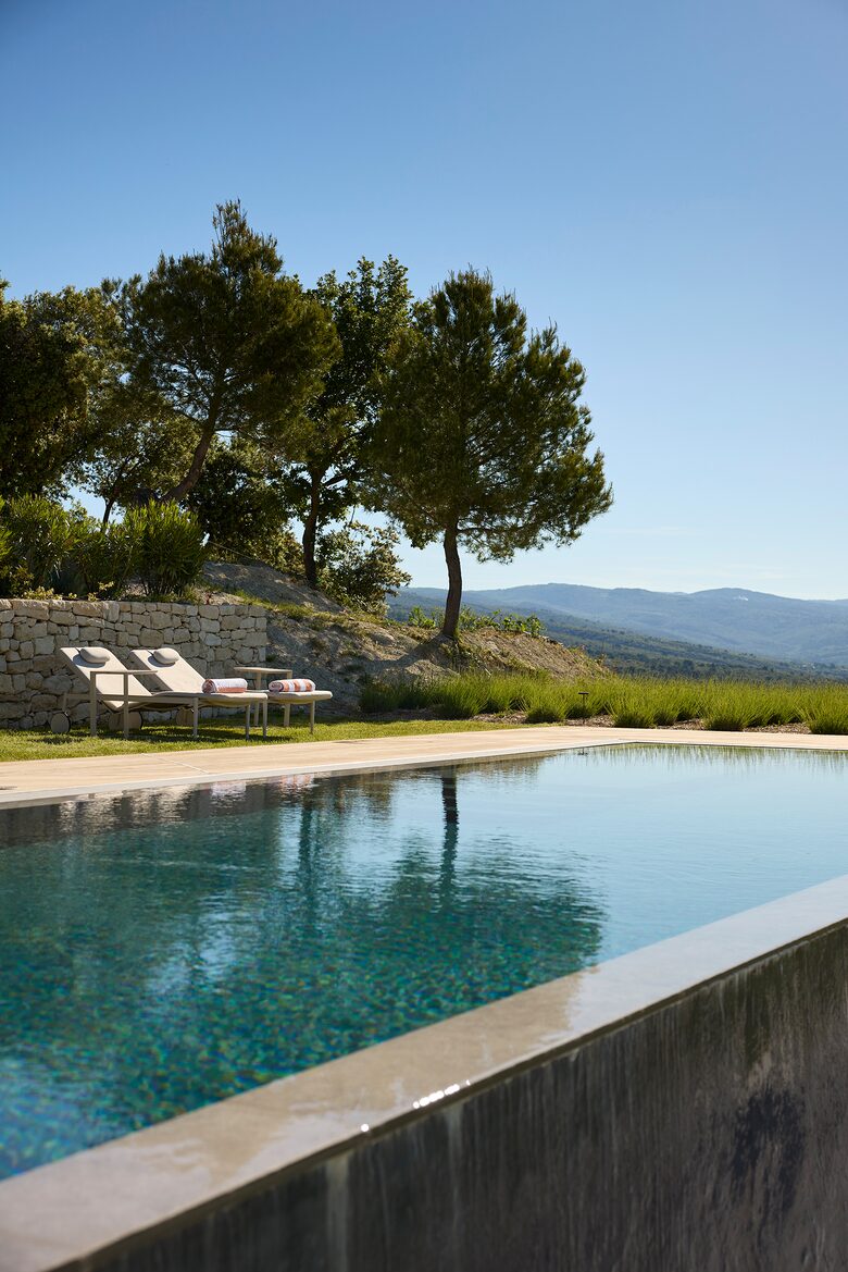Luberon Modernist Villa - Murs, France