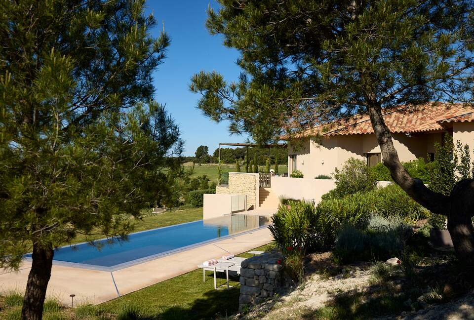 Luberon Modernist Villa - Murs, France