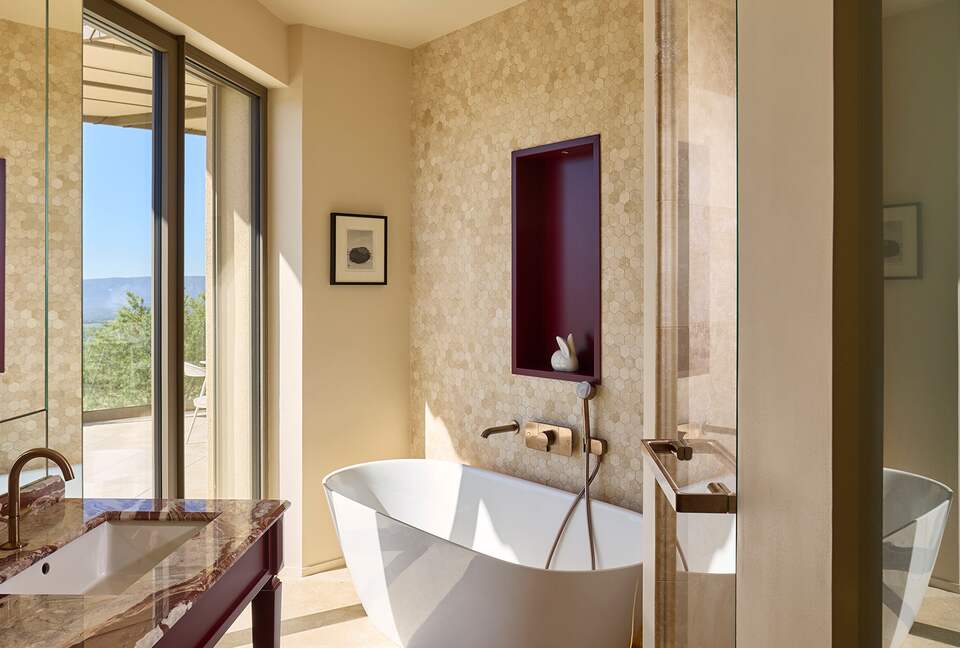 Luberon Modernist Villa - Murs, France