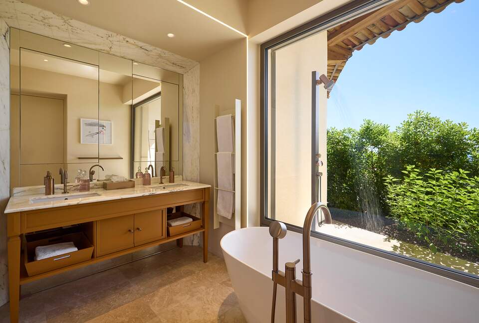 Luberon Modernist Villa - Murs, France