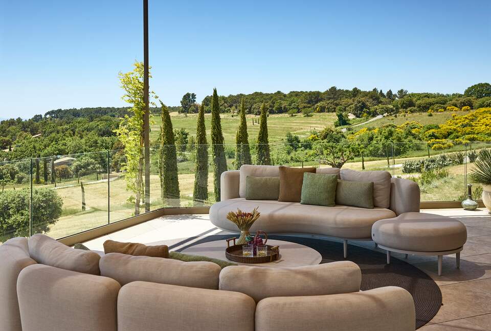 Luberon Modernist Villa - Murs, France