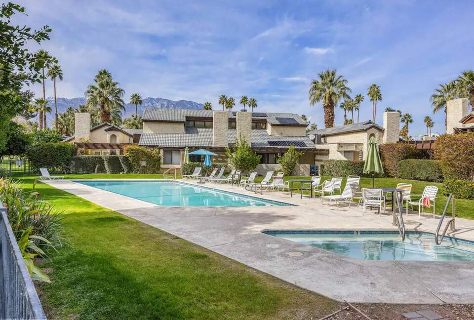 Golf Course Retreat with Mountain Views in Palm Springs - Palm Springs, California