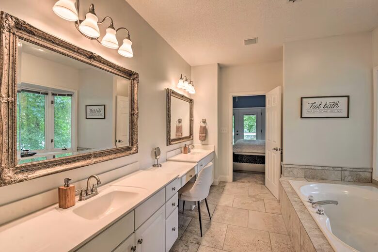 Five-Bedroom Lake Hartwell Escape with Dock, Kayaks & Views - Seneca, South Carolina