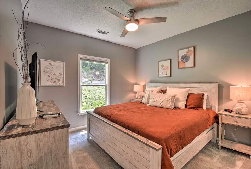 Five-Bedroom Lake Hartwell Escape with Dock, Kayaks & Views - Seneca, South Carolina