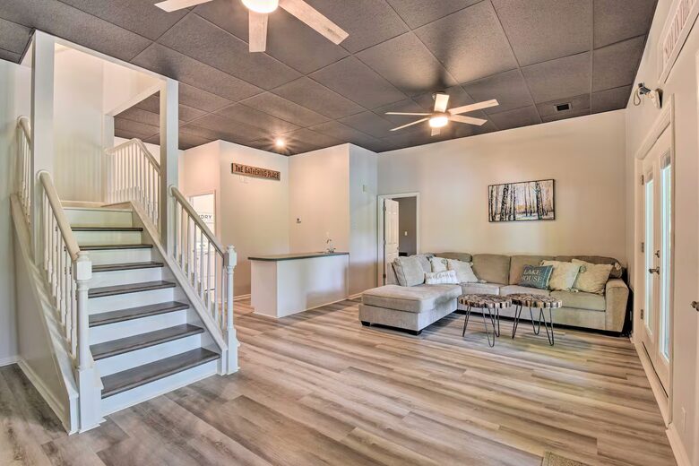 Five-Bedroom Lake Hartwell Escape with Dock, Kayaks & Views - Seneca, South Carolina