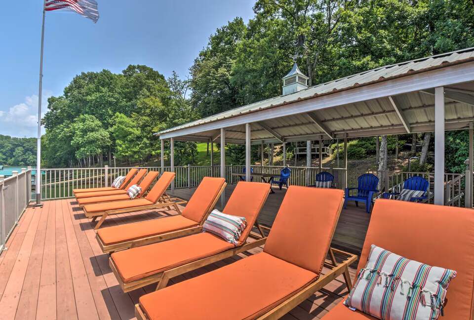 Five-Bedroom Lake Hartwell Escape with Dock, Kayaks & Views - Seneca, South Carolina