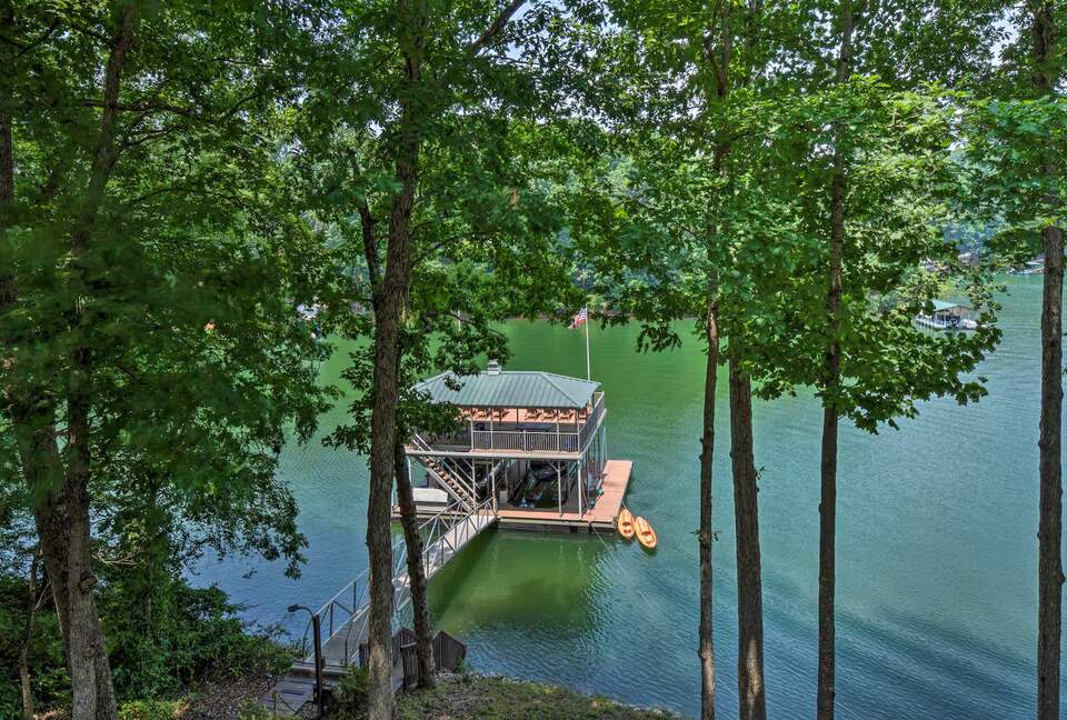 Five-Bedroom Lake Hartwell Escape with Dock, Kayaks & Views - Seneca, South Carolina