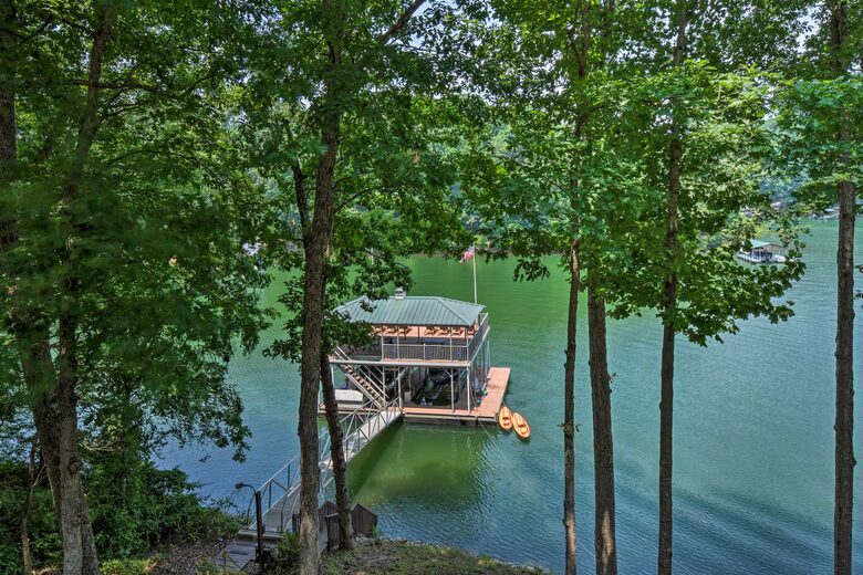 Five-Bedroom Lake Hartwell Escape with Dock, Kayaks & Views - Seneca, South Carolina