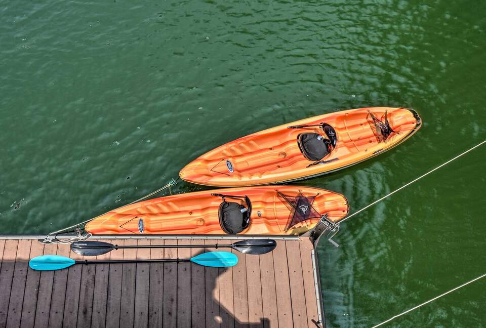 Five-Bedroom Lake Hartwell Escape with Dock, Kayaks & Views - Seneca, South Carolina