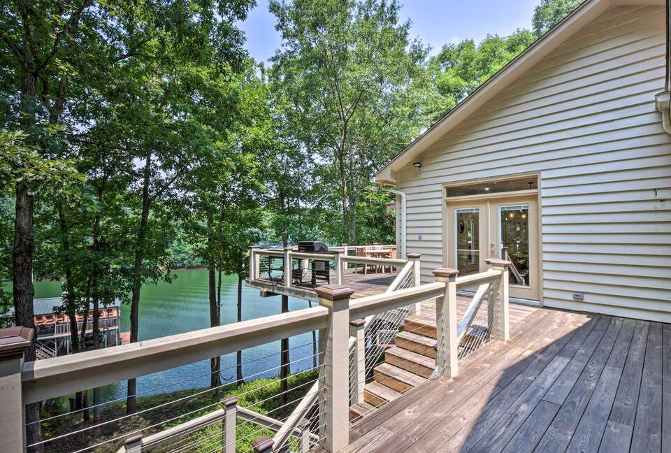 Five-Bedroom Lake Hartwell Escape with Dock, Kayaks & Views - Seneca, South Carolina