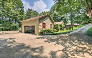 Five-Bedroom Lake Hartwell Escape with Dock, Kayaks & Views - Seneca, South Carolina