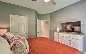 Five-Bedroom Lake Hartwell Escape with Dock, Kayaks & Views - Seneca, South Carolina