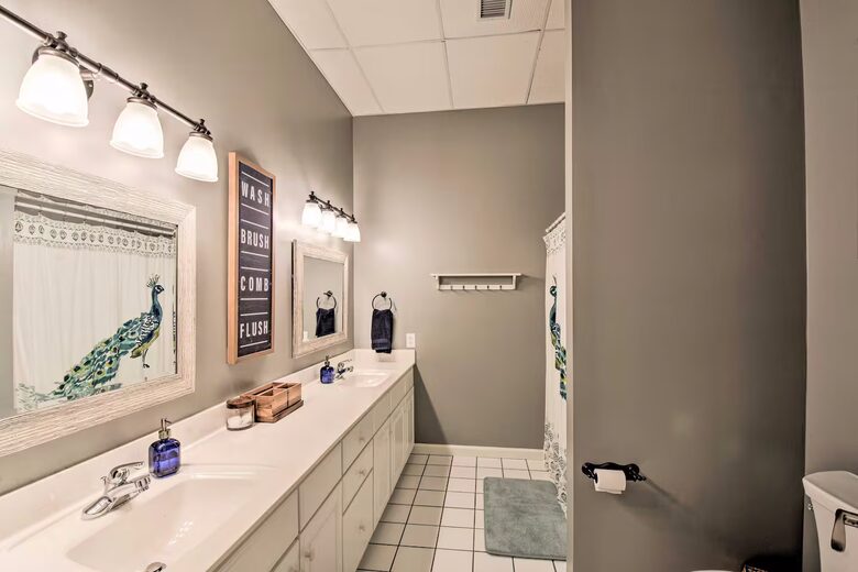 Five-Bedroom Lake Hartwell Escape with Dock, Kayaks & Views - Seneca, South Carolina