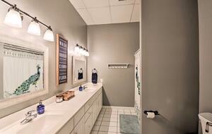 Five-Bedroom Lake Hartwell Escape with Dock, Kayaks & Views - Seneca, South Carolina