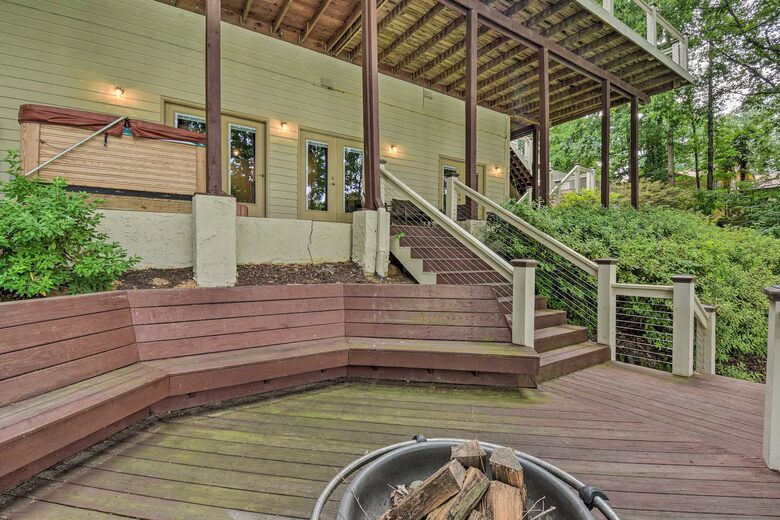 Five-Bedroom Lake Hartwell Escape with Dock, Kayaks & Views - Seneca, South Carolina