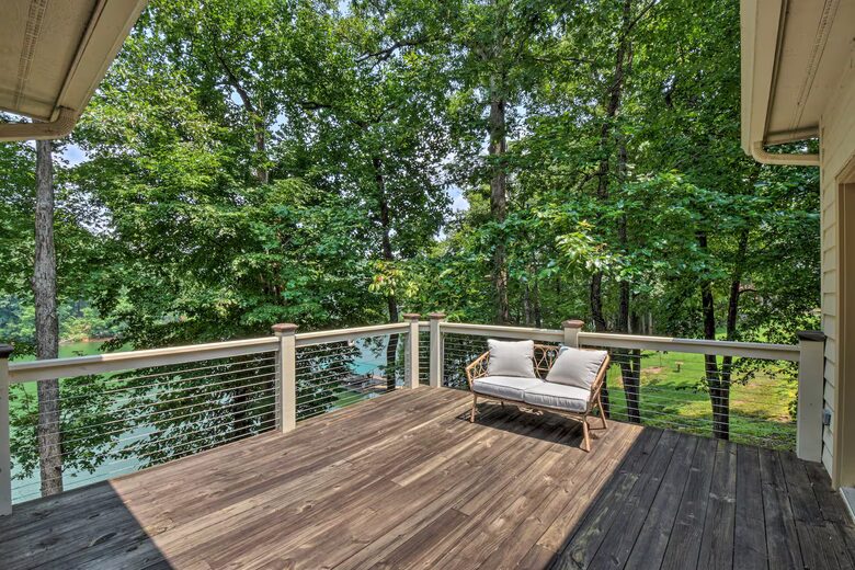Five-Bedroom Lake Hartwell Escape with Dock, Kayaks & Views - Seneca, South Carolina