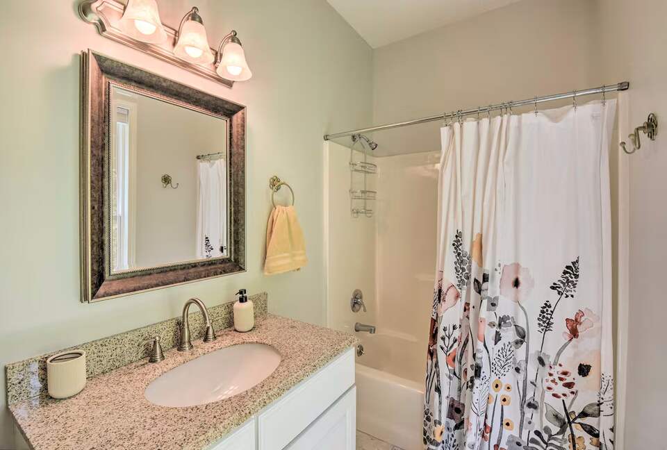 Five-Bedroom Lake Hartwell Escape with Dock, Kayaks & Views - Seneca, South Carolina