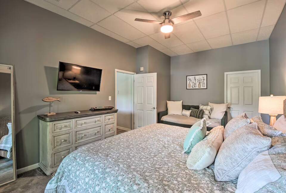 Five-Bedroom Lake Hartwell Escape with Dock, Kayaks & Views - Seneca, South Carolina