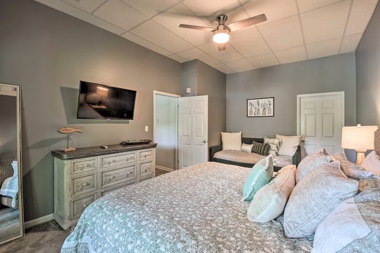 Five-Bedroom Lake Hartwell Escape with Dock, Kayaks & Views - Seneca, South Carolina