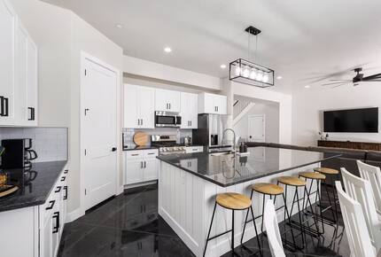 Five-Bedroom Home with Courtyard Pool Near Sand Hollow Reservoir - Hurricane, Utah