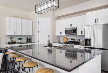 Five-Bedroom Home with Courtyard Pool Near Sand Hollow Reservoir - Hurricane, Utah