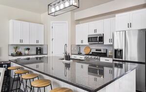 Five-Bedroom Home with Courtyard Pool Near Sand Hollow Reservoir - Hurricane, Utah