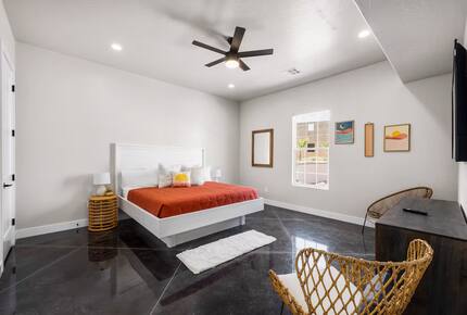 Five-Bedroom Home with Courtyard Pool Near Sand Hollow Reservoir - Hurricane, Utah