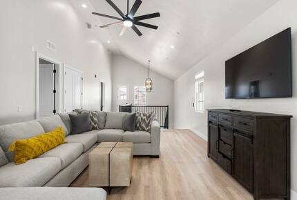 Five-Bedroom Home with Courtyard Pool Near Sand Hollow Reservoir - Hurricane, Utah