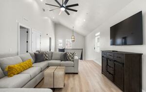 Five-Bedroom Home with Courtyard Pool Near Sand Hollow Reservoir - Hurricane, Utah