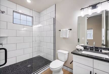 Five-Bedroom Home with Courtyard Pool Near Sand Hollow Reservoir - Hurricane, Utah