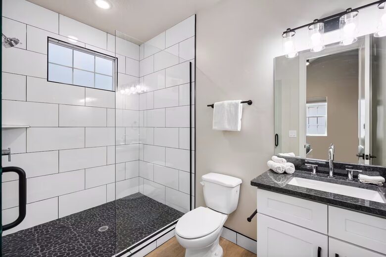 Five-Bedroom Home with Courtyard Pool Near Sand Hollow Reservoir - Hurricane, Utah