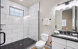 Five-Bedroom Home with Courtyard Pool Near Sand Hollow Reservoir - Hurricane, Utah