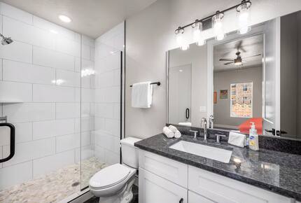 Five-Bedroom Home with Courtyard Pool Near Sand Hollow Reservoir - Hurricane, Utah