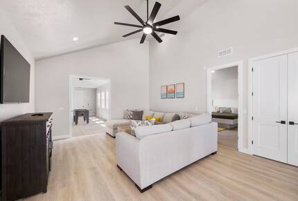 Five-Bedroom Home with Courtyard Pool Near Sand Hollow Reservoir - Hurricane, Utah