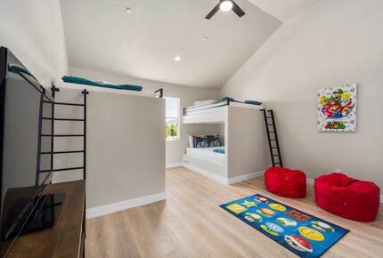 Five-Bedroom Home with Courtyard Pool Near Sand Hollow Reservoir - Hurricane, Utah